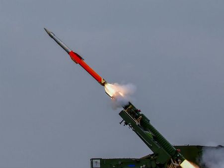 பாக். போர் விமானம் வந்தால் அவ்வளவுதான்.. 2 ஏவுகணைகள் திடீர் சோதனை.. நெஞ்சை நிமிர்த்தும் இந்தியா