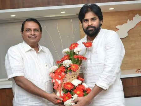 தமிழக மாஜி தலைமைச் செயலாளர்.. இனி ஆந்திர அரசியல்வாதி.. பவன் கல்யாண் கட்சியில் இணைந்தார்