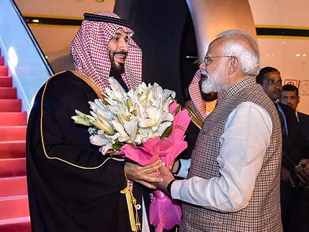சவுதி சல்மானுக்கு மாஸ் வரவேற்பு.. ராணுவம் முதல் மருத்துவம் வரை.. 5 முக்கிய ஒப்பந்தங்கள் கையெழுத்து