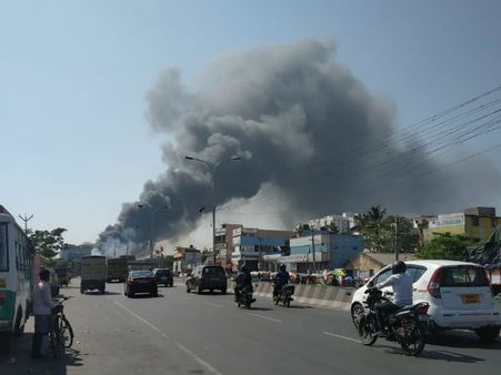 போரூர் அருகே குடோனில் கார்கள் எப்படி தீப்பிடித்தது? அதிக உஷ்ணமே காரணம் என்று தகவல்