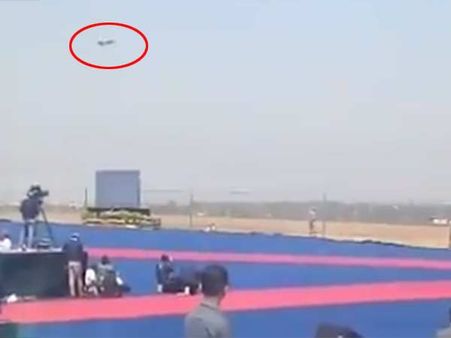 வாவ்.. இதுதான் அந்த ரபேல் போர் விமானமா.. என்னா ஸ்பீடு.. ஸ்டன்னான பார்வையாளர்கள் - வீடியோ