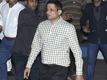 கொல்கத்தா கமிஷனருக்கு எதிரான முக்கிய ஆதாரம் தயார்.. இன்று சுப்ரீம் கோர்ட்டில் சமர்பிக்கிறது சிபிஐ!