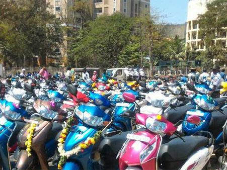 தமிழக பட்ஜெட் 2019: இலவச டூ-வீலர் தொடர்ந்து வழங்கப்படும்.. அரசு ரூ.250 கோடி ஒதுக்கீடு!