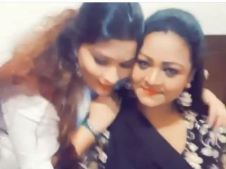 Shakeela: அழகாய் உடைந்தேன்.. அய்யோ.. என்ன அழகாக வெட்கப்படுகிறார் ஷகீலா.. வைரலாகும் டிக் டாக்