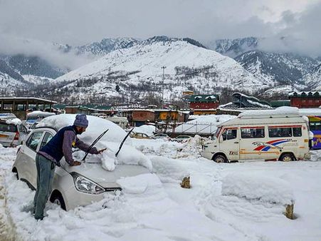 காஷ்மீரில் கடும் பனிச்சரிவு... பலியானோரின் எண்ணிக்கை 8 ஆக உயர்வு