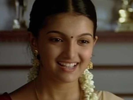 பெருமாளே நேக்கு வெக்க வெக்கமா வருதே.. காதல் கசியும் ஸ்ரித்திகாவின் 