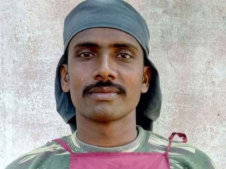 திருமணமாகி ஒன்றரை வருடத்தில் மரணம்.. கதறும் மனைவி.. சோகத்தில் சிஆர்பிஎப் வீரர் சுப்பிரமணியன் கிராமம்