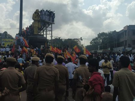 விமான நிலையத்துக்கு பசும்பொன் முத்துராமலிங்கத் தேவர் பெயர் சூட்டுக.. மதுரையில் பந்த்