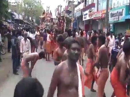 வேல் வேல் வெற்றி வேல்.. அரோகரா.. குளச்சலை ஸ்தம்பிக்க வைத்த காவடி பவனி