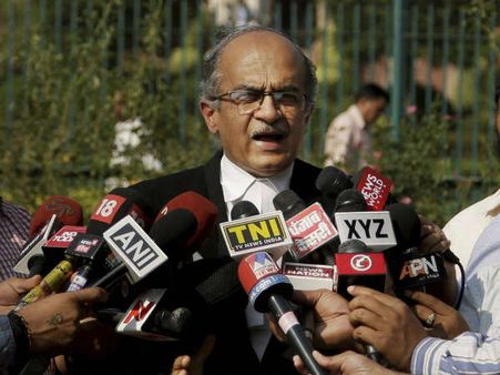 2ஜிக்கு ஒரு நியாயம்.. ரபேலுக்கு ஒரு நியாயமா? சுப்ரீம் கோர்ட்டில் கொதித்த பிரஷாந்த் பூஷன்!