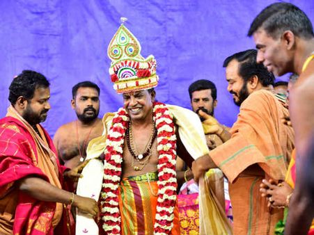 தன்வந்திரி பீடத்தில் ஒரே மேடையில் ஷோடச திருக்கல்யாண மஹோத்சவம் - பல்லாயிரக்கணக்கான பக்தர்கள் தரிசனம்