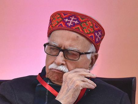 பாஜகவின் மிகப் பெரிய தலைவர்.. ஓரங்கட்டப்பட்டுவிட்டாரே.. சிவசேனை வேதனை