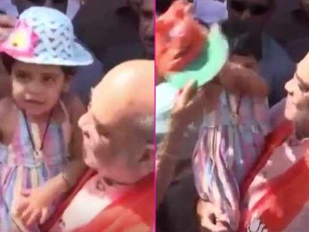 தாத்தா.. இந்த தொப்பி வேணாம்.. ஆஹா.. அமித் ஷா பேத்திக்கு கூட பாஜக கலர் பிடிக்கலையே!