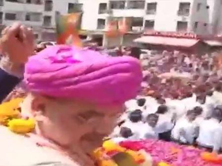 வேட்புமனு தாக்கல் செய்தார் அமித் ஷா.. காந்திநகர் தொகுதியில் பிரமாண்ட பேரணி