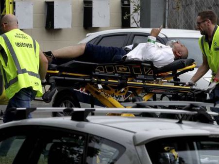 மசூதிக்குள் புகுந்து சரமாரி தாக்குதல்.. லைவ் வீடியோ வெளியிட்டு நடந்த நியூசி. துப்பாக்கி சூடு!