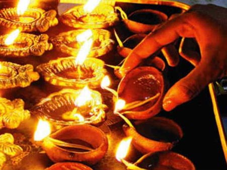 கையிலும் பையிலும் பணம் நிக்கலையா? - இந்த பரிகாரம் செய்தால் மகாலட்சுமியின் அருள் கிடைக்கும்