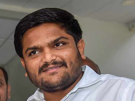 குஜராத் ஹைகோர்ட் அதிரடி.. ஹர்திக் பட்டேலுக்கு செக்.. லோக்சபா தேர்தலில் போட்டியிட முடியாது!