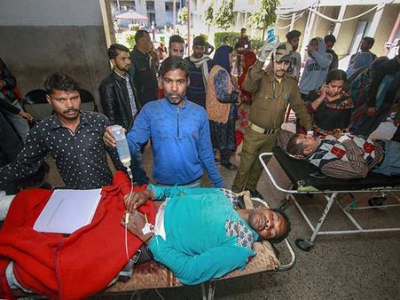 காஷ்மீரில் பேருந்து நிலைய குண்டு வெடிப்பு.. ஒருவர் பலி.. 28 பேர் படுகாயம்.. குற்றவாளி கைது!