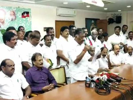 ஆபீசில் உடன்படிக்கை.. முதல்வர் பங்கேற்கவில்லை.. அதிமுக கூட்டணியில் திடீர், திடீர் வித்தியாசங்கள்