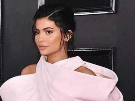 போர்ப்ஸ் பட்டியல்: பேஸ்புக் அதிபர் மார்க்கை முந்திய இளம்பெண் கெய்லி ஜென்னர்