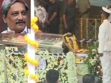 கண்ணீரில் கோவா.. முதல்வர் மனோகர் பாரிக்கர் மறைவு.. முக்கிய தலைவர்கள் கலந்து கொண்ட இறுதிச்சடங்கு!