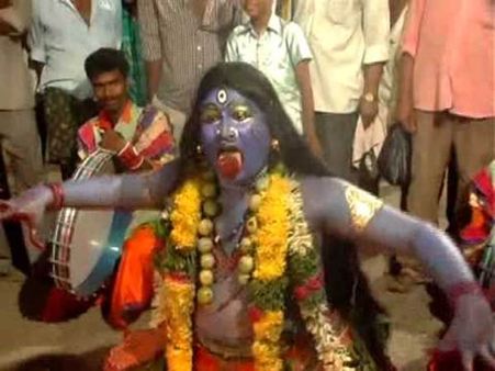 மாசி அமாவாசை: மேல்மலையனூர் அங்காளபரமேஸ்வரி அம்மன் கோவிலில் மயானக்கொள்ளை