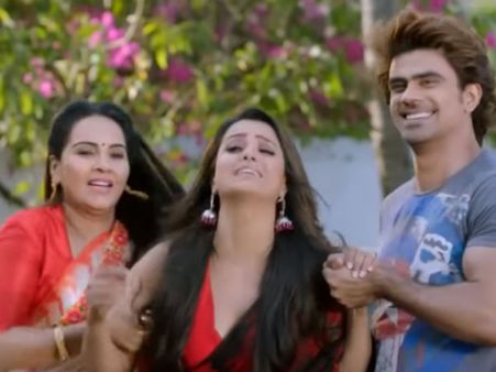 இன்னும் எத்தனை நாளைக்குத்தான் இந்த பாம்பையே பிடிச்சுட்டு அலைவீங்க பாஸ்.. நாகினி பரிதாபங்கள்!