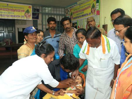 போலியோ முகாம்.. நாராயணசாமி தொடங்கி வைத்தார்.. 91,000 குழந்தைகளுக்கு டிராப்ஸ்