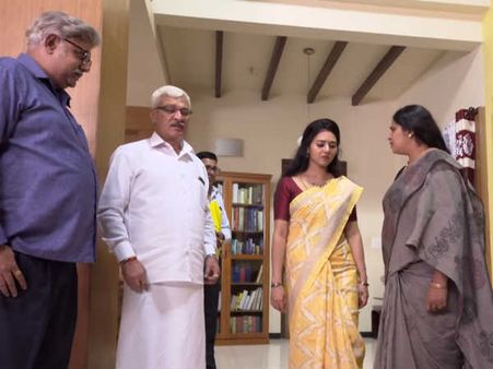 நாயகி கழுத்தில் ஃ .. அதை மட்டும் கண்டுபிடிச்சுட்டா போதும்... கடையை சாத்தி விடலாம்!