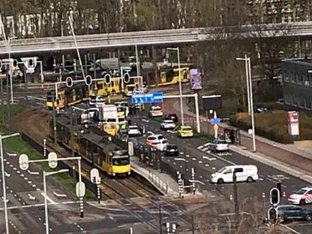 நெதர்லாந்தில் துப்பாக்கிச் சூடு.. ஏராளமானோர் காயம்.. தீவிரவாதிகளின் கைவரிசையா என விசாரணை