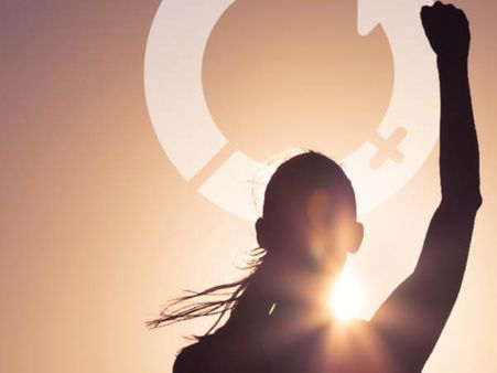 பெண்ணெனும் பேரொளி!