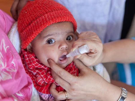 மறக்காமல் குட்டீசை கூட்டிட்டு போங்க.. தமிழகத்தில் இன்று போலியோ சொட்டு மருந்து முகாம்!