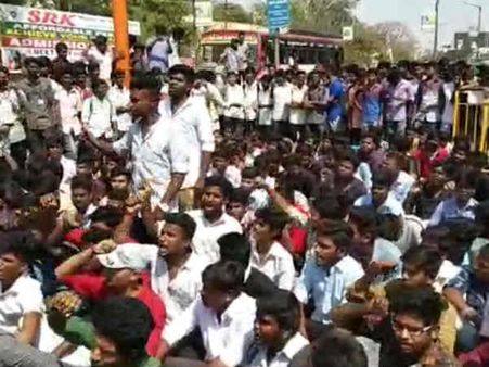 பொள்ளாச்சி பாலியல் வழக்கில் கைது செய்யப்பட்டவர்களுக்கு... சக கைதிகள் எதிர்ப்பு