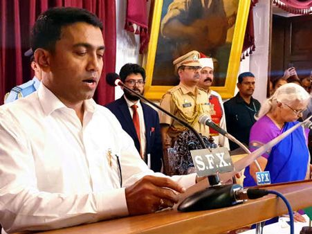 கோவாவின் புதிய முதல்வராக பிரமோத் சாவந்த் பதவி ஏற்பு.. 2 துணை முதல்வர்கள் இன்று பதவி ஏற்பு!