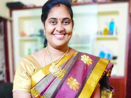 ஒரே நாளில் கட்சி, கொடி, கொள்கை, வேட்பாளர்.. கலக்கும் மாஜி 