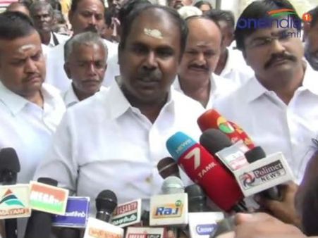 பரிசுப்பெட்டி அல்ல.. அது காலி பெருங்காய டப்பா… அமமுக சின்னம் குறித்து ஆர்.பி.உதயகுமார் விமர்சனம்