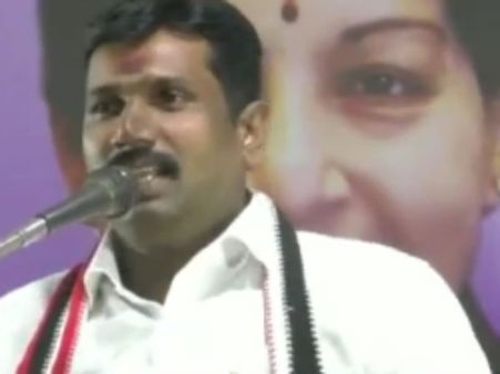 பிரசார கூட்டத்தில் 4 மொழிகளில் பேசி அசத்திய நாகை அதிமுக வேட்பாளர்.. திகைத்து போன அமைச்சர்