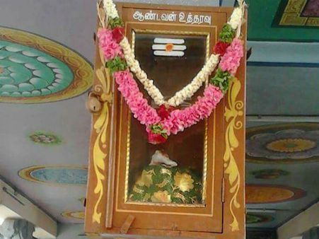 சிவன்மலை ஆண்டவர் உத்தரவு பெட்டியில்  வெள்ளி வேல் - அதர்மம் ஒழிந்து நன்மை பெருகும்