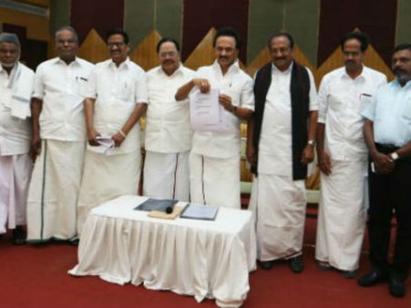 தமிழகத்தில் திமுக கூட்டணிக்கு 34 தொகுதிகளில் வெற்றி.. டைம்ஸ் நவ் கருத்து கணிப்பு