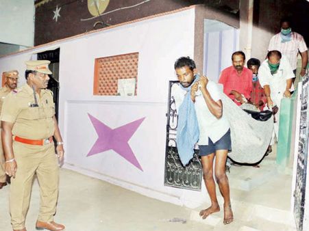 ஆளுக்கொரு சேலையில் தூக்கு.. ஒரே குடும்பத்தில் 3 பேர் தற்கொலை.. திருச்சியை உலுக்கிய அவலம்