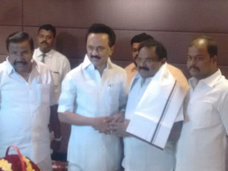 அமமுகவின் அடுத்த விக்கெட்டும் வீழ்ந்தது.. நீக்கப்பட்ட விபி கலைராஜன் திமுகவில் ஐக்கியம்