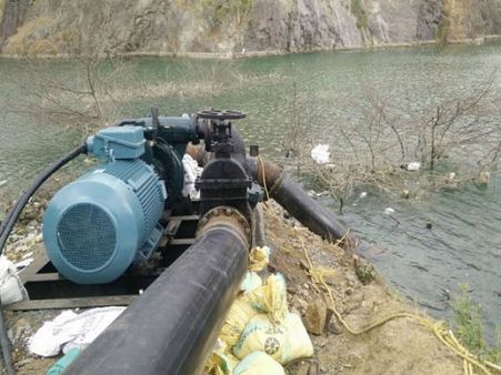 காய்ந்து போன ஏரிகள்.. சென்னையில் தலைவிரித்தாடும் தண்ணீர் பஞ்சம்.. கடைசியில் குவாரி தண்ணீர்தான் கதி