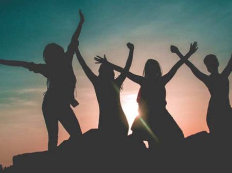 இரண்டெழுத்து சொர்க்கம்... பெண்!