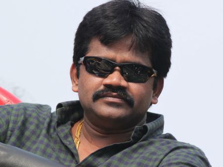 அரசியல், சினிமாவில் கடுமையாக உழைத்தவர்.. உதவிக் கரம் நீட்டியவர் ரித்தீஷ்!