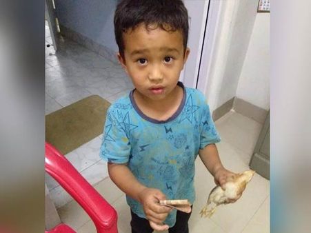 அங்கிள்.. எப்படியாச்சும் கோழிக்குஞ்சை காப்பாத்துங்க.. 10 ரூபாயுடன் ஆஸ்பத்திரிக்கு வந்த குட்டி பையன்