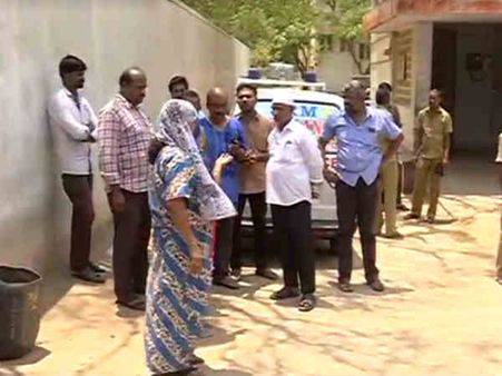 சகோதரர் கண் முன் பள்ளி பேருந்து மோதி 6 வயது சிறுமி பலி.. சேலத்தில் பரிதாபம்