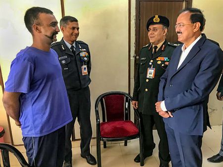 பாதுகாப்பு காரணம்.. ஸ்ரீநகரிலிருந்து பணியிடமாற்றம் செய்யப்பட்டார் அபிநந்தன்