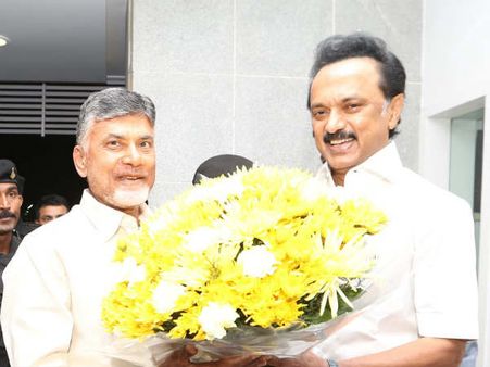 அறிவாலயம் வருகிறார்.. சந்திரபாபு நாயுடு ஏன் இப்போ.. இங்கே வரணும்.. என்னாவா இருக்கும்!