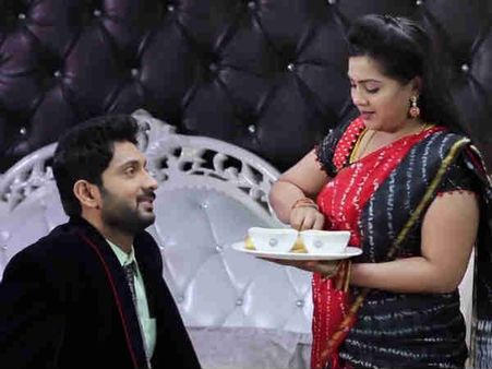 ஒரு வாய் தோசைக்கு ஒரு முத்தமா .. அய்யோடா.. சூப்பர்டா.. பசிக்கு, ருசியா...!