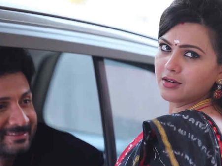 அழுத்தமா ராத்திரிக்கு தரேன்...அப்டியா .. சரி ராத்திரி எப்போ வரும்.. அது வரப்போ வரும்...!